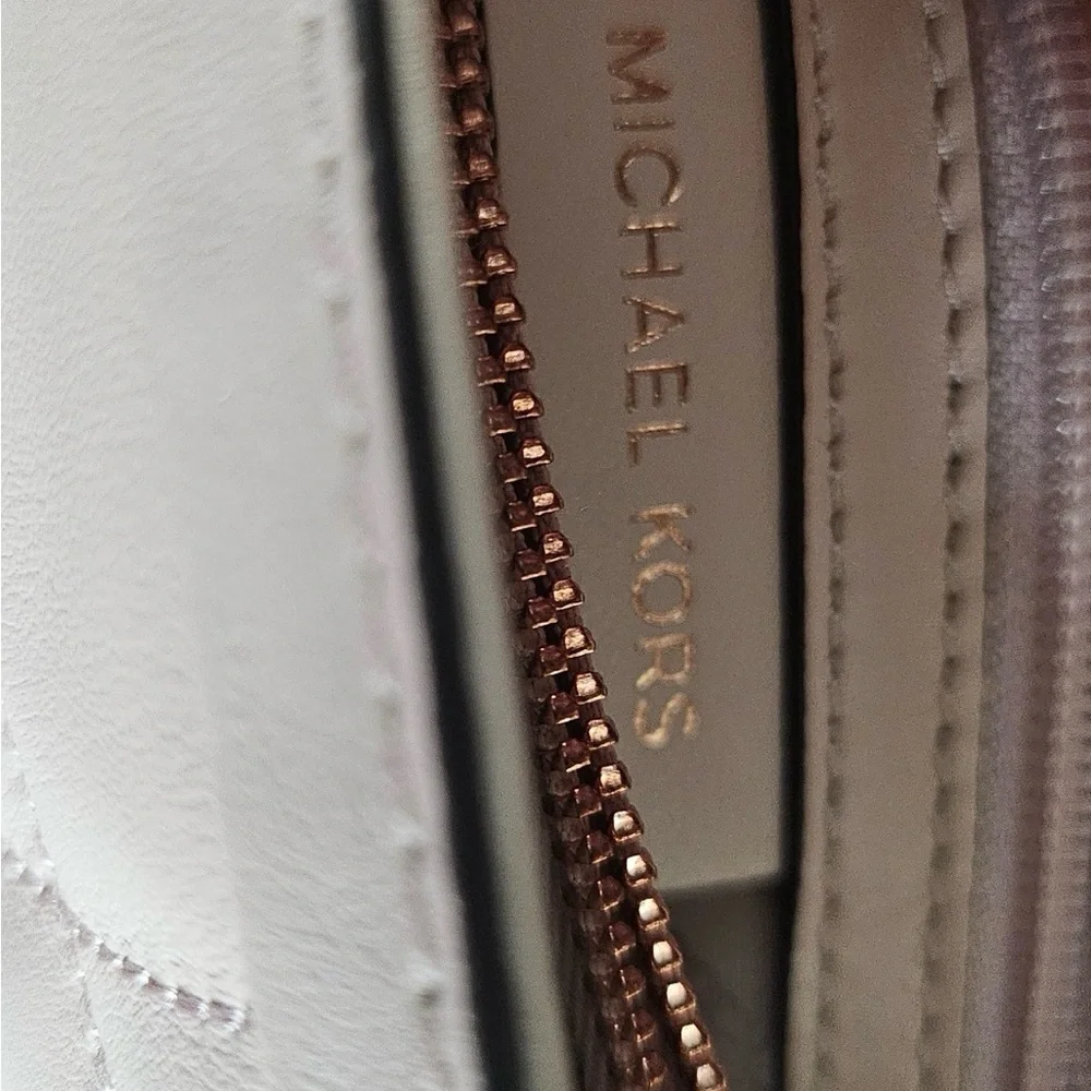 EUC Rare Michael Kors Pink Quilted Handbag with Rose Gold Chain and Brooch Clasp - Picture 7 of 7